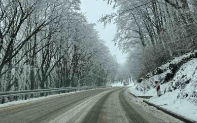 Heavy snow on Shipka pass, visibility is limited