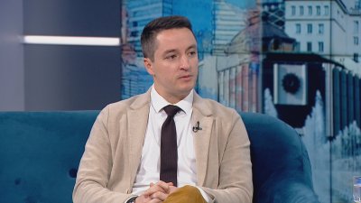 Явор Божанков: Като сюжет от Уди Алън е, че има управляваща опозиция в лицето на Пеевски