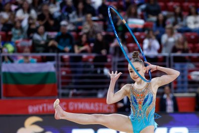 Второ място за Стилияна Николова и девето за Ева Брезалиева след първия ден от Световната купа в София