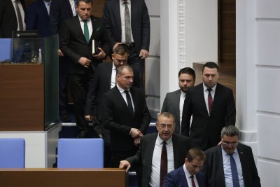 Преди форума на АПС: Недоволството сред приближените на Доган нараства