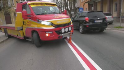 Разделителните колчета предизвикаха нови дилеми на опасната отсечка в Български извор