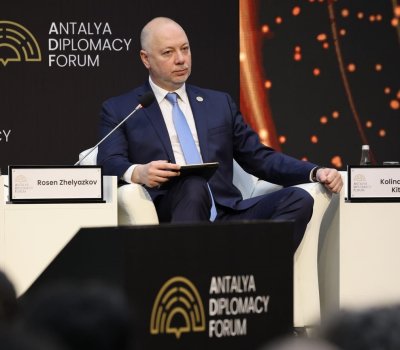 Желязков: Светът се движи от блокове и съюзи, а конкуренцията изисква сила за преговори