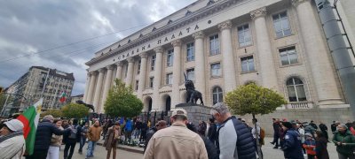 Пореден протест "Вън Пеевски от властта" в София
