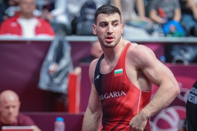 Семен Новиков е на финал на европейското по борба