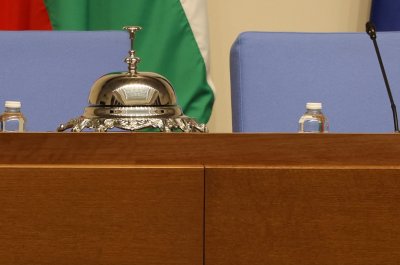 (Не)доверието в кабинета "Желязков" - реакция на народните избраници след внесения втори вот