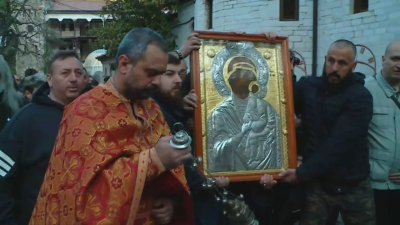 Започна литийното шествие с чудотворната икона на Света Богородица