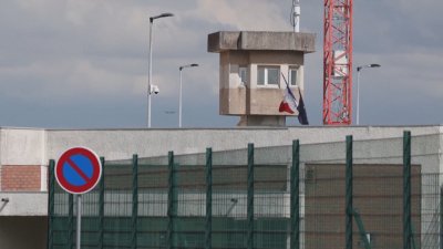 Атаки срещу затвори във Франция: Какви са причините за нападенията?