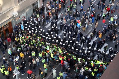 Напрежение в Белград: Има ли информационно затъмнение на масовите протести? (СНИМКИ)