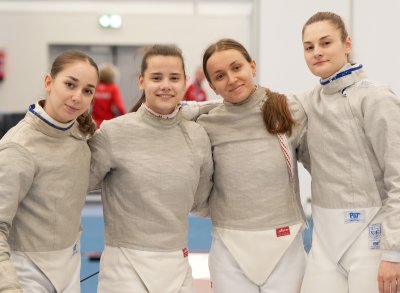 Българските сабльорки завършиха шести на еврошампионата по фехтовка до 23 г.