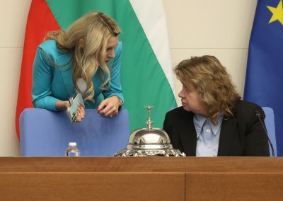 Критики към председателя на НС заради забавяне на искане на депутатски имунитети