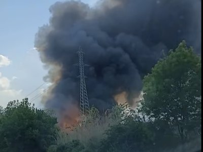 Пожар избухна край езерото Вая в Бургас