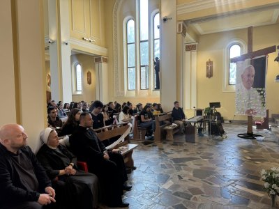 Белозем отдава почит на папата в храм "Св. Франциск от Азизи"