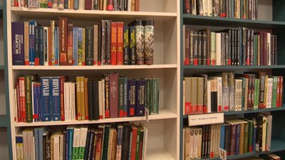 Купуваме все по-малко книги: Какви са причините?