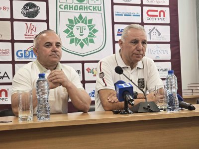 Христо Стоичков показа "Златната топка" в Сандански по случай 100 години футбол в града