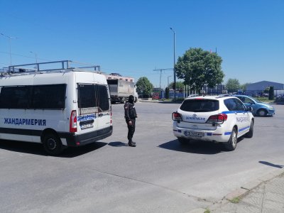 Висши митничари за съпричастност към контрабанден канал за цигари разследва СГП
