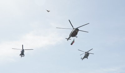 Военният парад за 6 май - Денят на храбростта (СНИМКИ/ВИДЕО)