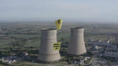 "Грийнпийс България" с радикално послание над ТЕЦ "Марица изток 3"