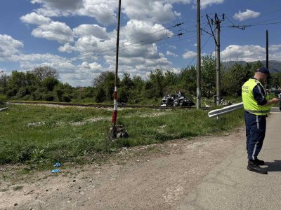 Мъж загина на жп прелез, премина при спусната бариера