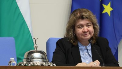 Председателят на НС Наталия Киселова поздрави папа Лъв XIV