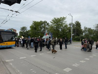 Протест на жителите на незаконните постройки в "Захарна фабрика"