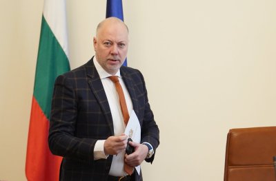 Премиерът Желязков поздрави новия папа, пожела му да работи за по-мирен свят и диалог между всички
