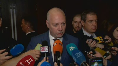 Желязков: Президентът още не е депозирал в НС предложението за референдум