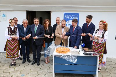 Неврокопският митрополит Серафим освети новооткрития пресклуб на БТА в Гоце Делчев (СНИМКИ)