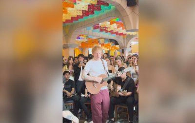 Ед Шийран зарадва почитателите си с импровизирани концерти в Мексико