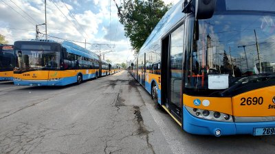Задръствания, закъснения, препълнено метро - как се справя столицата без наземен транспорт?