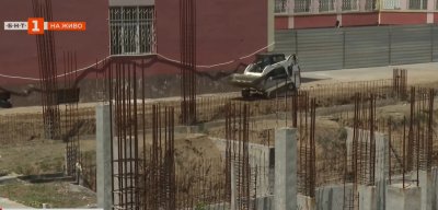 Подновиха строежа на спортна зала в училище в Русе