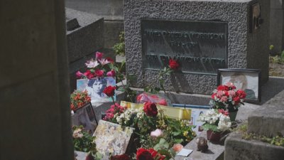 След 37 години откриха откраднатия бюст от гроба на Джим Морисън