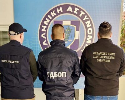 14 българи получиха присъди от общо 684 години затвор за трафик на мигранти в Гърция