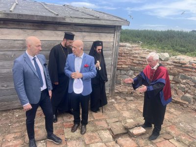 Созопол и УниБИТ удостоиха откривателя на мощите на св. Йоан Кръстител със званието "Доктор хонорис кауза"