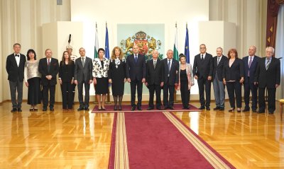 Президентът Румен Радев удостои с държавни отличия дейци на културата и науката (СНИМКИ)