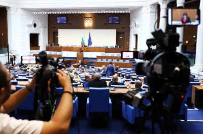 Депутатите в спор за попълването на регулаторите