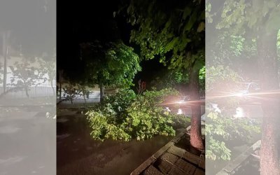 Силна буря и градушка в Хисаря