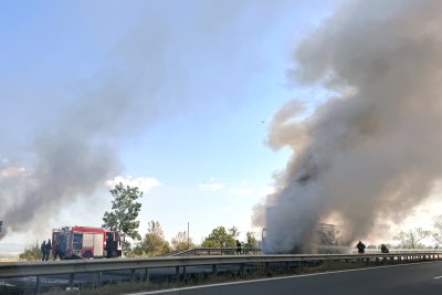 Автомобил се запали на АМ "Тракия" при 10 км