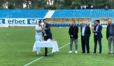 Георги Иванов награди победителите в турнира за Купата на АФЛ