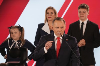 Карол Навроцки печели президентските избори в Полша