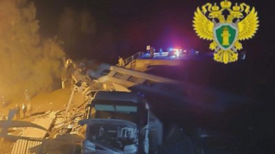 7 загинали и десетки ранени при срутване на два моста в Русия