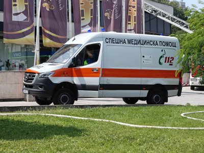 Трима мъже са наръгани с нож от 20-годишно момиче в Слънчев бряг