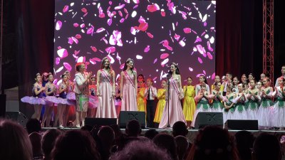 57-ата Царица Роза беше тържествено коронясана в Казанлък
