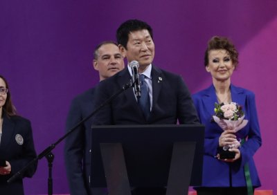Президентът на световната гимнастика пристигна в България