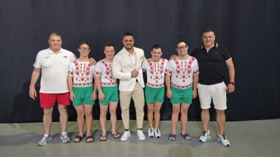 Гимнастиците от ФАФА България застанаха редом до Карлос Насар