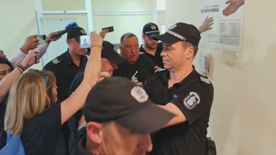 "От хора с деменция не се взимат показания": Обвинените за зверствата в "дома" в Ягода остават в ареста