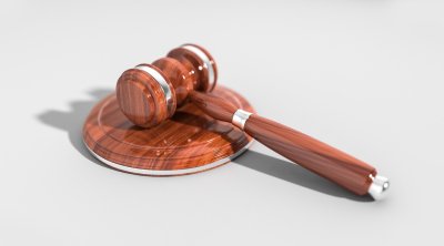 Мъж, пребил до смърт приятелката си в Омуртаг, е осъден на 20 години затвор