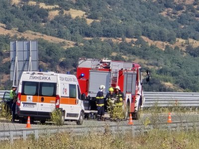 Катастрофа затруднява трафика на АМ „Струма“ край Струмяни