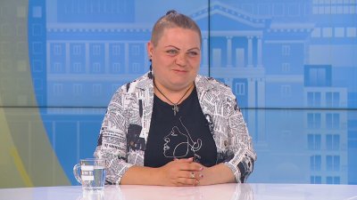 Още сме в шок, но вече с усмивка на лице - пред БНТ говори една от евакуираните от Израел българи