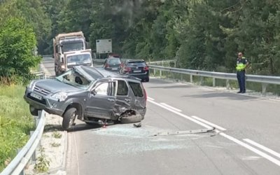 Шестима души пострадаха при катастрофа край Добринище
