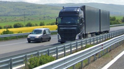 Заради високите температури в 14 области се ограничава движението на камиони над 20 тона